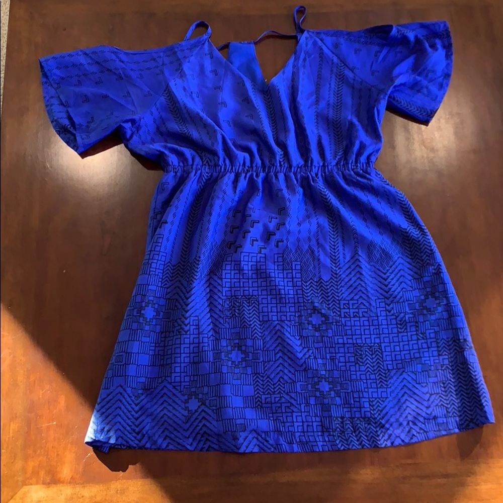 C. Luce royal blue geometric dress w peep shoulder